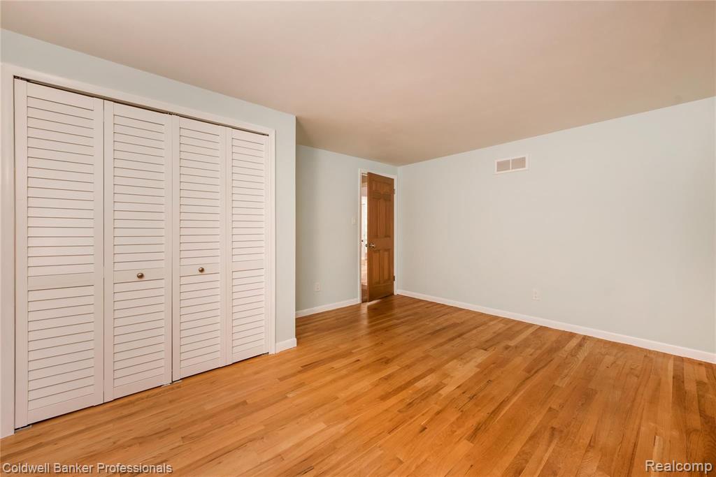 29870 Fox Grove Road Farmington, MI 48334 - Photo 25 of 35