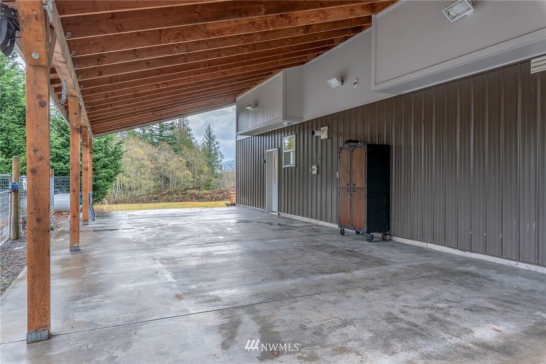 672 East Smith Road Bellingham, WA 98226 - Photo 17 of 25 a view of entryway