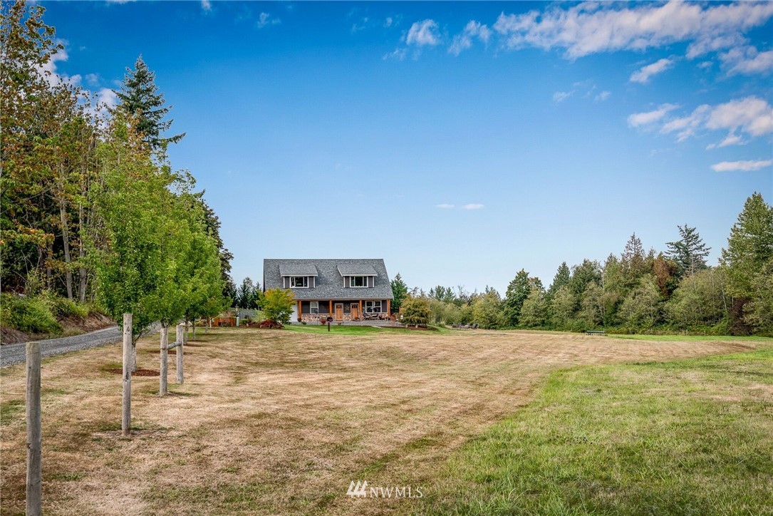 672 East Smith Road Bellingham, WA 98226 - Photo 24 of 25 a view of a open kitchen with an oven