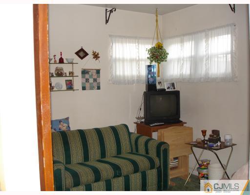 12 Meadow Road East Brunswick, NJ 08816 - Photo 4 of 6 Gallery Image 4