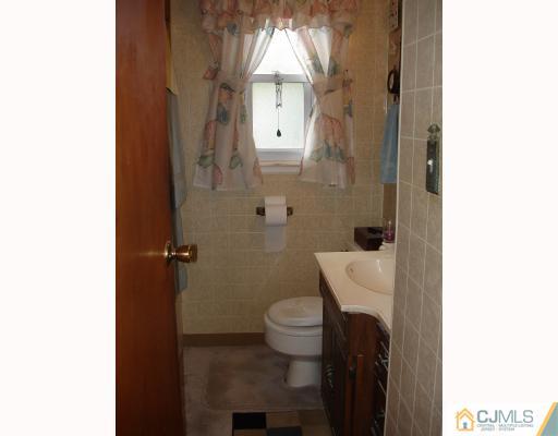 12 Meadow Road East Brunswick, NJ 08816 - Photo 5 of 6 Gallery Image 5