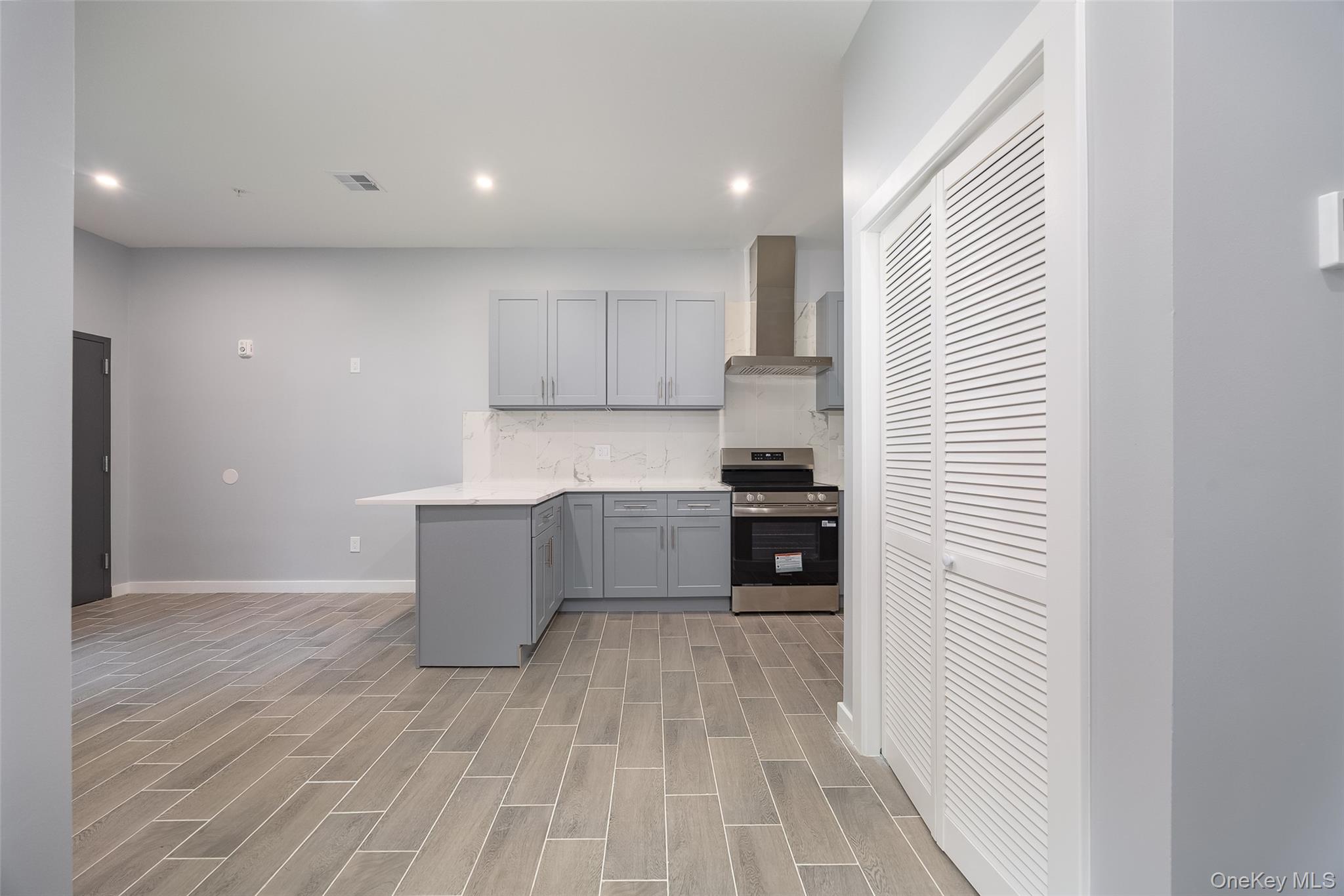 126 Innis Avenue, Unit 12 Poughkeepsie, NY 12601 - Photo 4 of 10