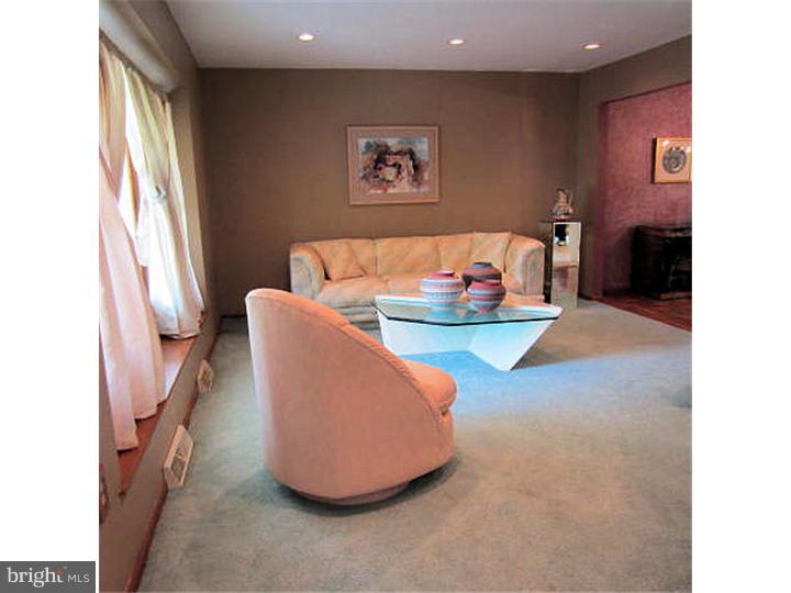 242 Hickory Corner Road East Windsor, NJ 08520 - Photo 4 of 25 Living Room