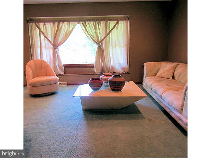 242 Hickory Corner Road East Windsor, NJ 08520 - Photo 5 of 25 Living Room