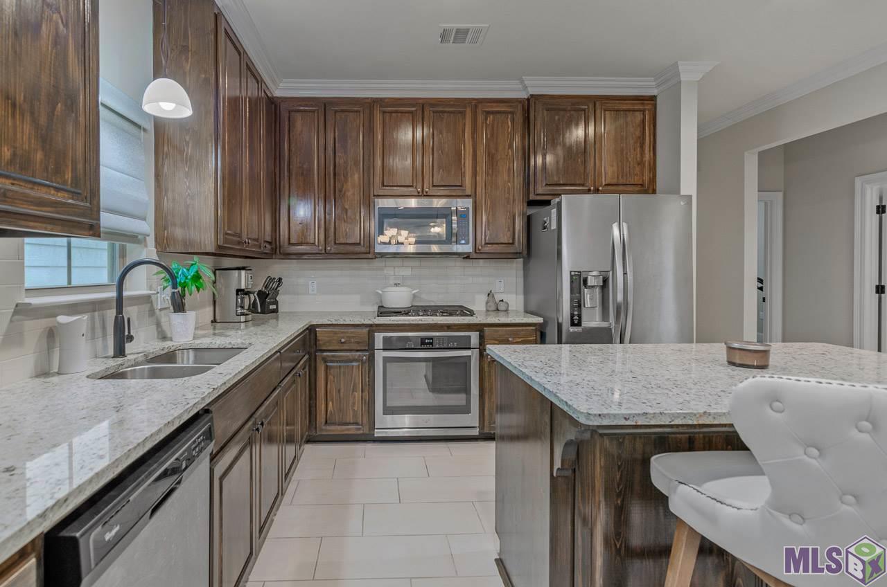 2989 Lago Lane Baton Rouge, LA 70810 - Photo 11 of 21 Gallery Image 11