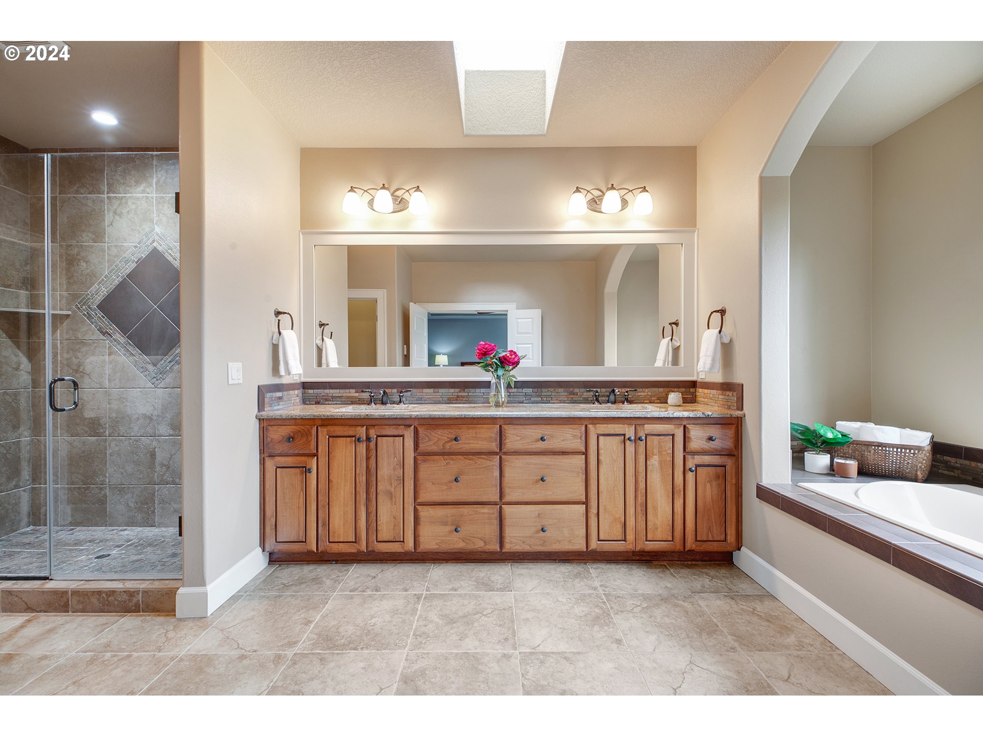 2783 Ridge Lane West Linn, OR 97068 - Photo 29 of 48 Owner's Suite Bathroom