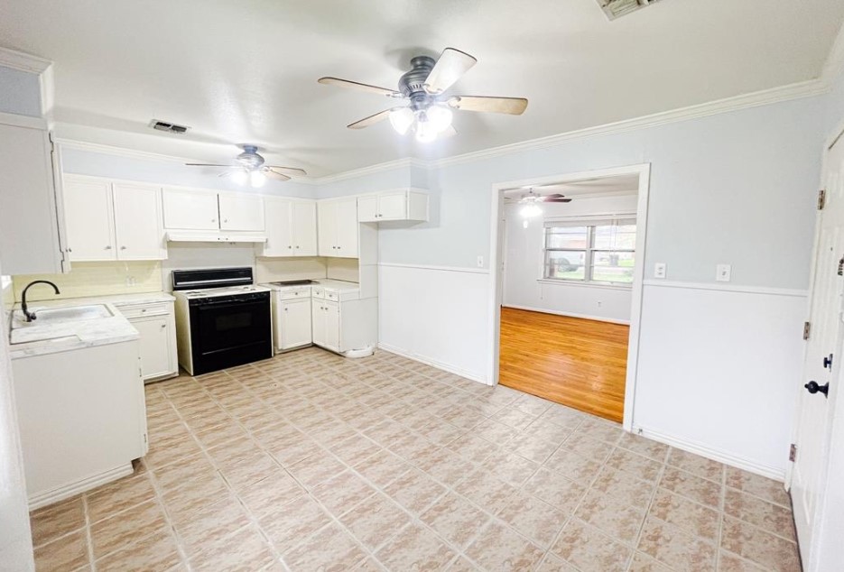 611 Frankie Street Wharton, TX 77488 - Photo 5 of 14 Kitchen