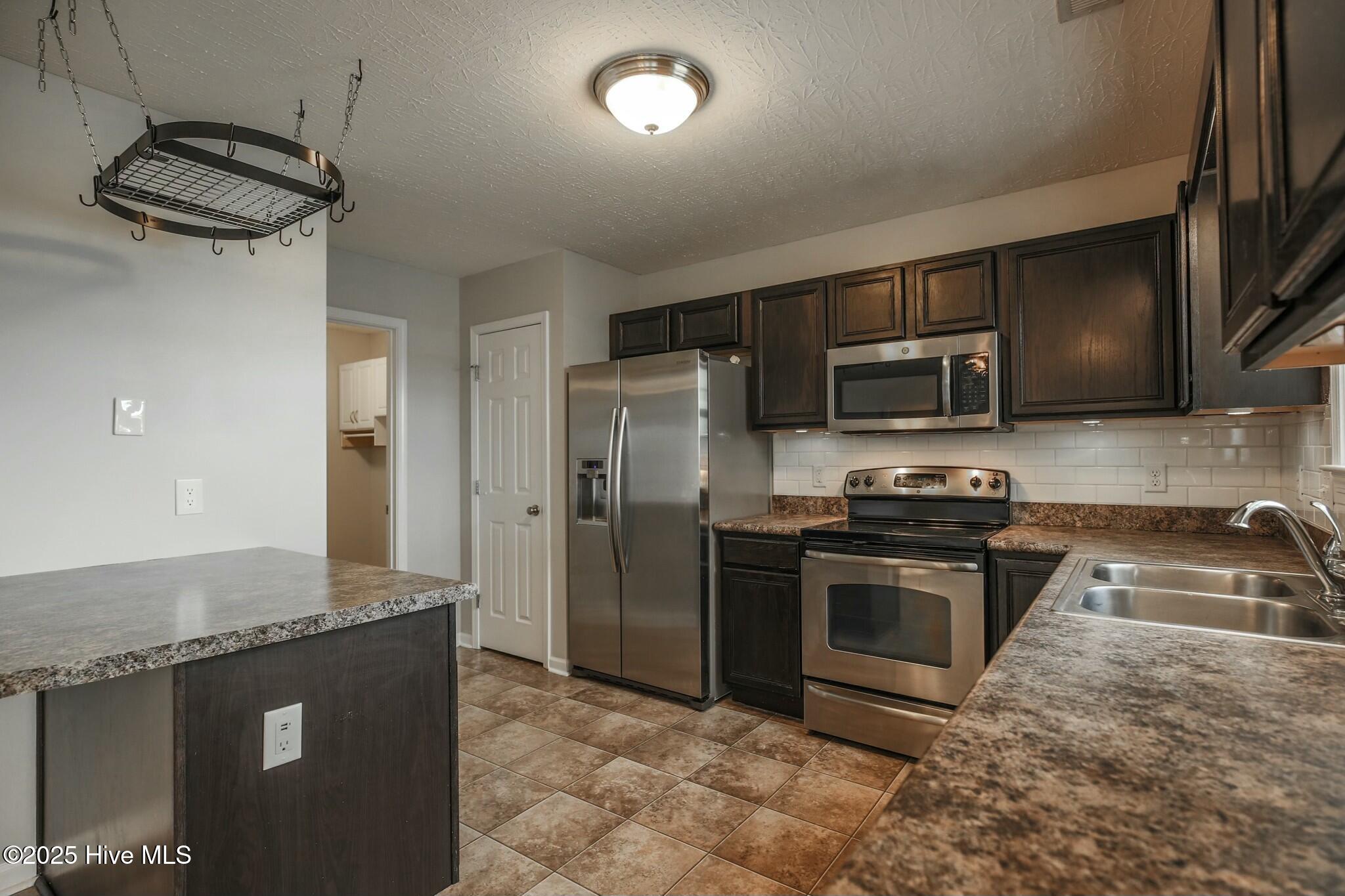 413 Tree Court Holly Ridge, NC 28445 - Photo 10 of 35 tempImageVuDvQW