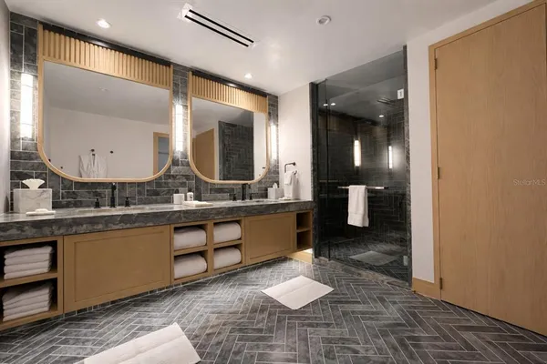 $12,900 | 3015 South Ysabella Avenue, Unit 1003, Tampa, FL 33629
