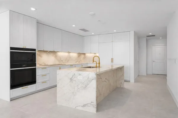 $12,900 | 3015 South Ysabella Avenue, Unit 1003, Tampa, FL 33629
