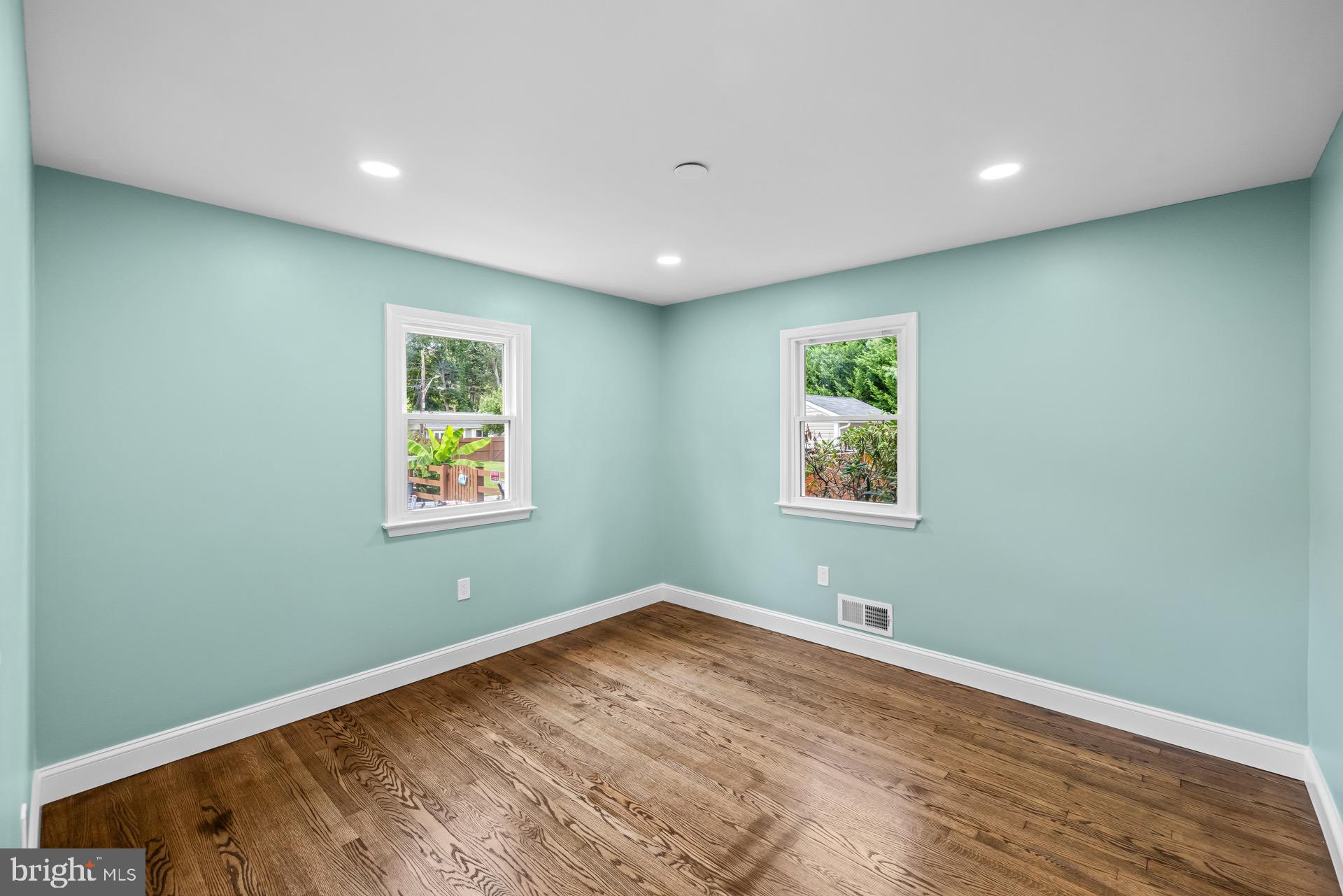 523 Sunset Knoll Road Pasadena, MD 21122 - Photo 18 of 60 a view of empty room with window