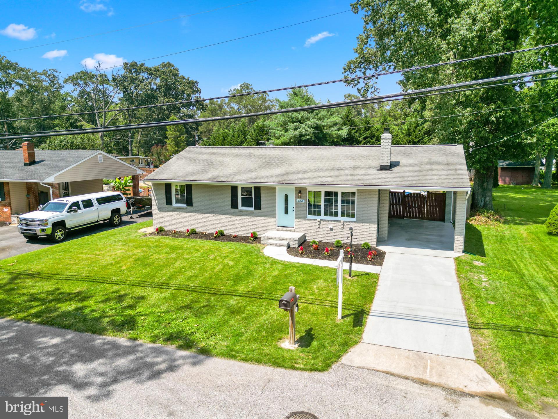 523 Sunset Knoll Road Pasadena, MD 21122 - Photo 3 of 60 front view of house with a yard