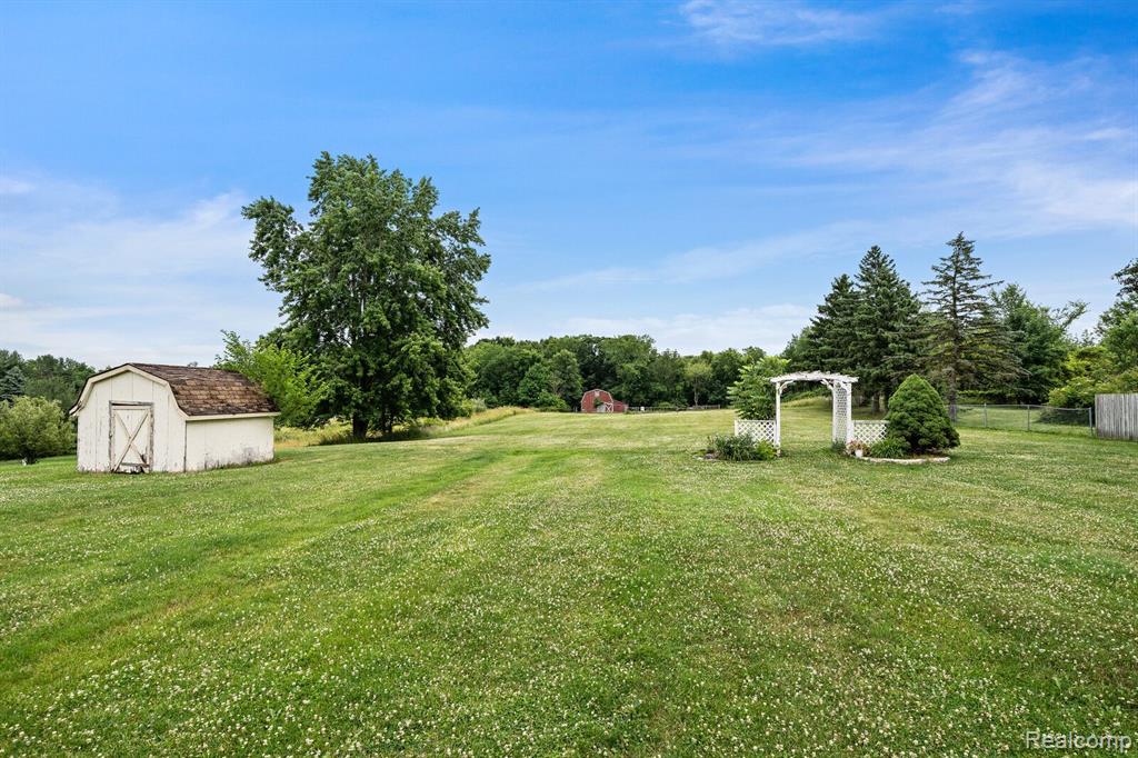 7249 Gale Road Grand Blanc, MI 48439 - Photo 28 of 34