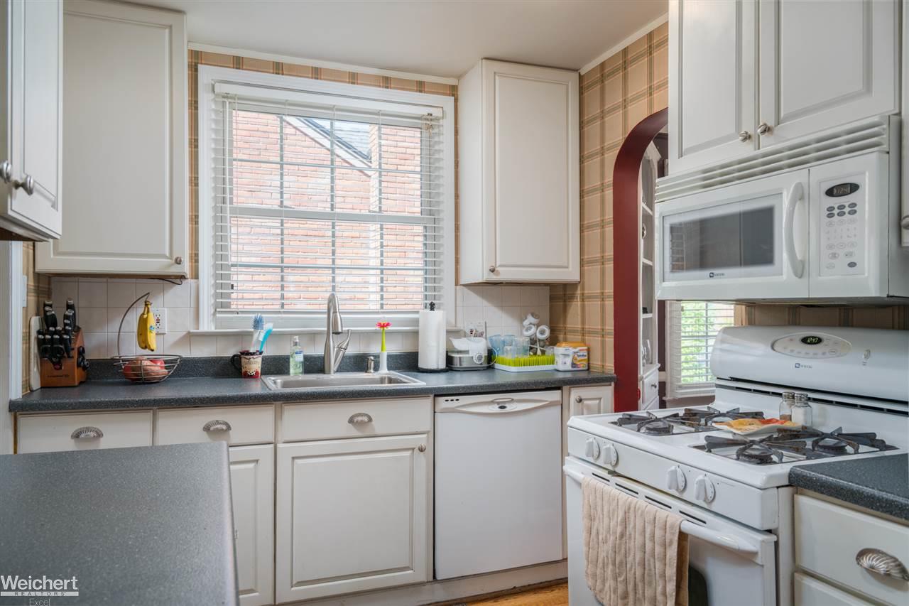 1649 Roslyn Road Grosse Pointe, MI 48236 - Photo 16 of 30 31332372-15.JPG