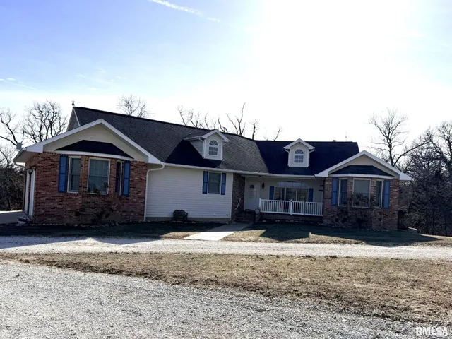 $649,900 | 23019 East Owens Road, Farmington, IL 61531