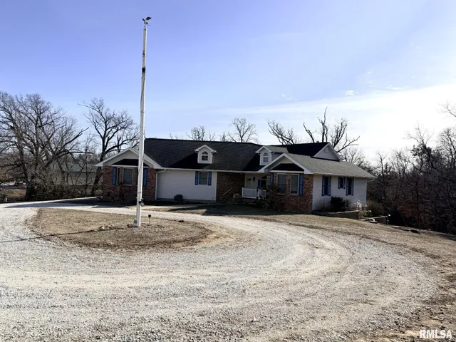 $649,900 | 23019 East Owens Road, Farmington, IL 61531