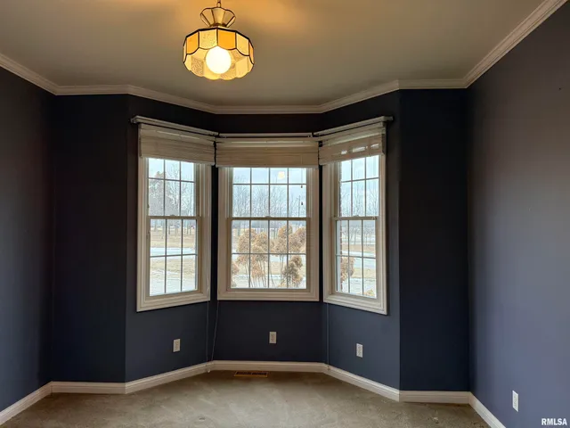 $649,900 | 23019 East Owens Road, Farmington, IL 61531