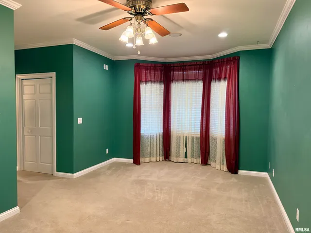 $649,900 | 23019 East Owens Road, Farmington, IL 61531