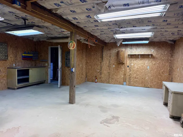 $649,900 | 23019 East Owens Road, Farmington, IL 61531