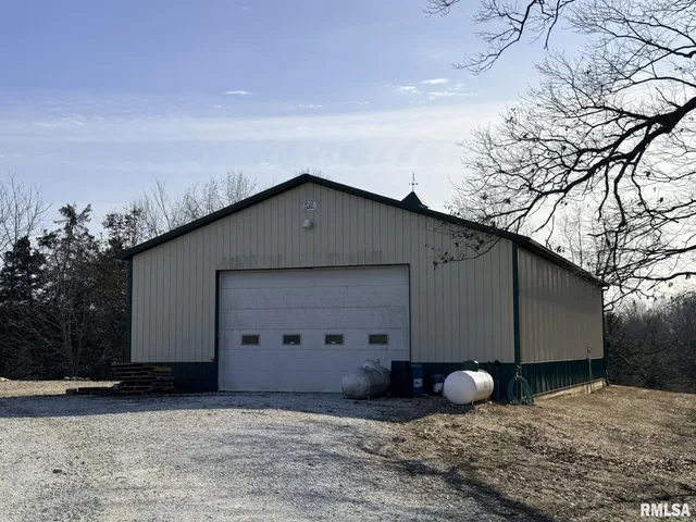 $649,900 | 23019 East Owens Road, Farmington, IL 61531