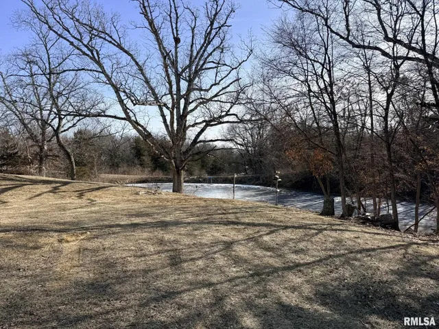 $649,900 | 23019 East Owens Road, Farmington, IL 61531