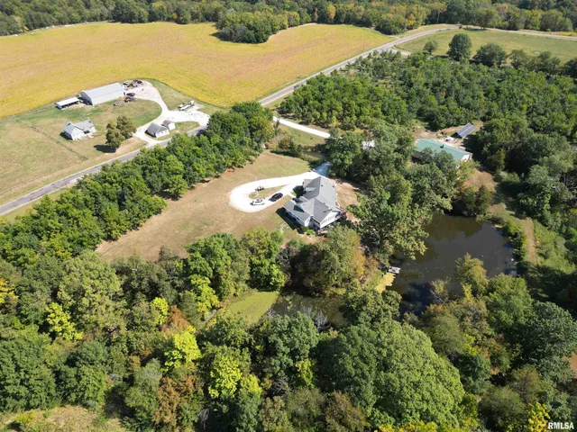 $649,900 | 23019 East Owens Road, Farmington, IL 61531