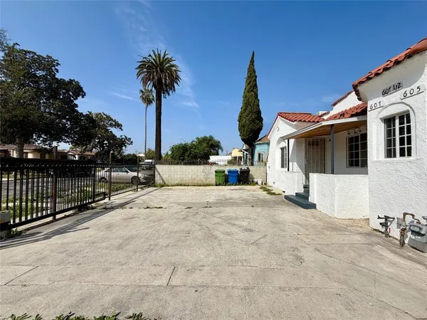 $3,000 | 607 West 101st Street, Los Angeles, CA 90044