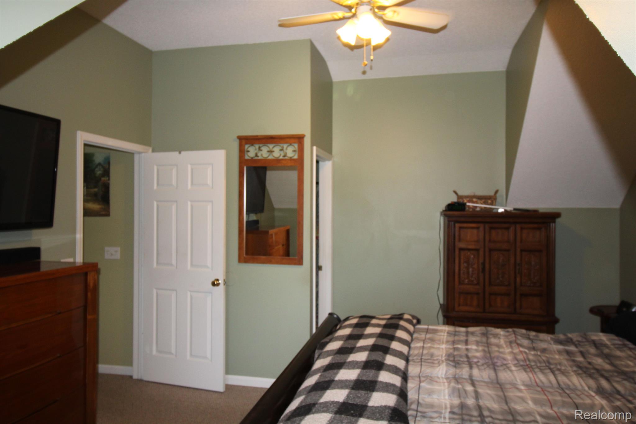1228 Elliott Road Fowlerville, MI 48836 - Photo 28 of 47 Primary bedroom