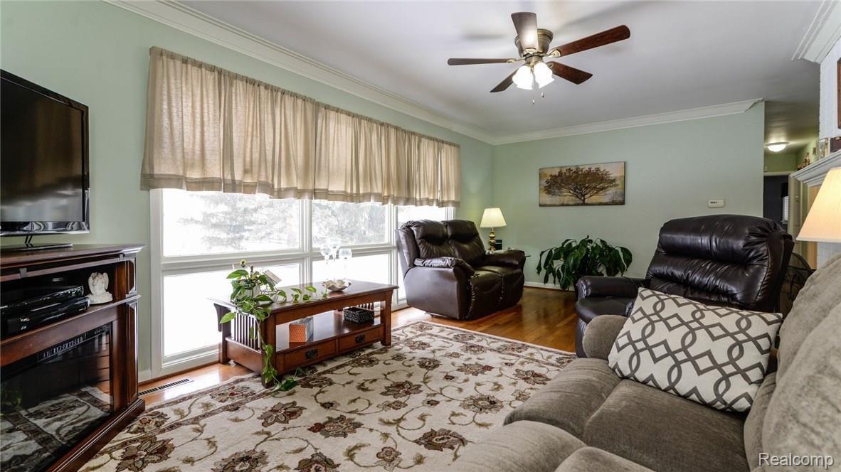 637 Devonshire Road Fowlerville, MI 48836 - Photo 6 of 16 14218001767_1.jpg