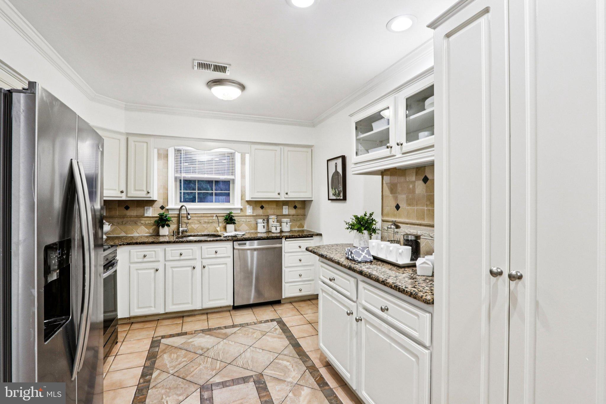 120 Eaton Drive Wayne, PA 19087 - Photo 13 of 58 Eat In Kitchen