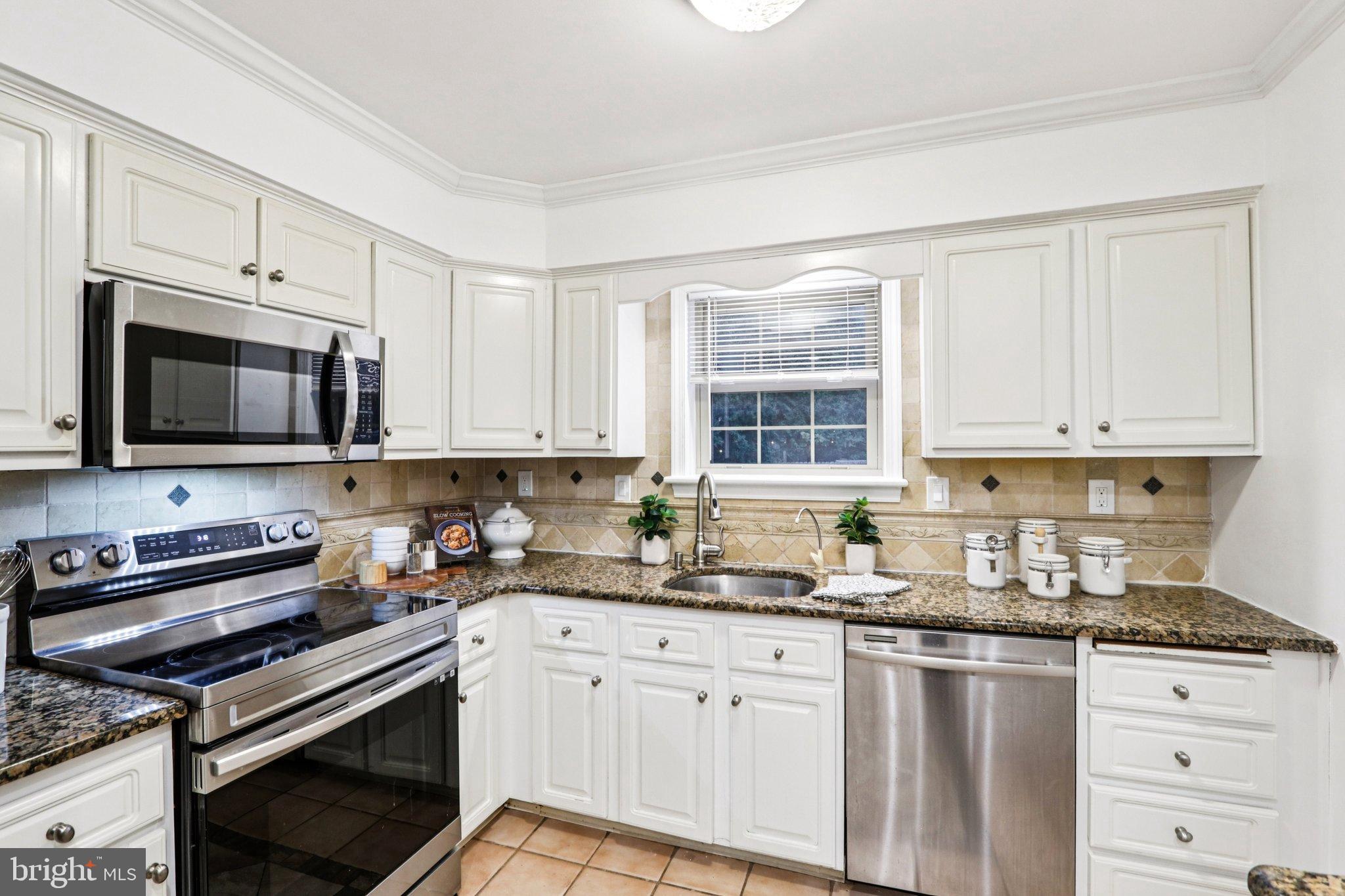 120 Eaton Drive Wayne, PA 19087 - Photo 14 of 58 Eat In Kitchen