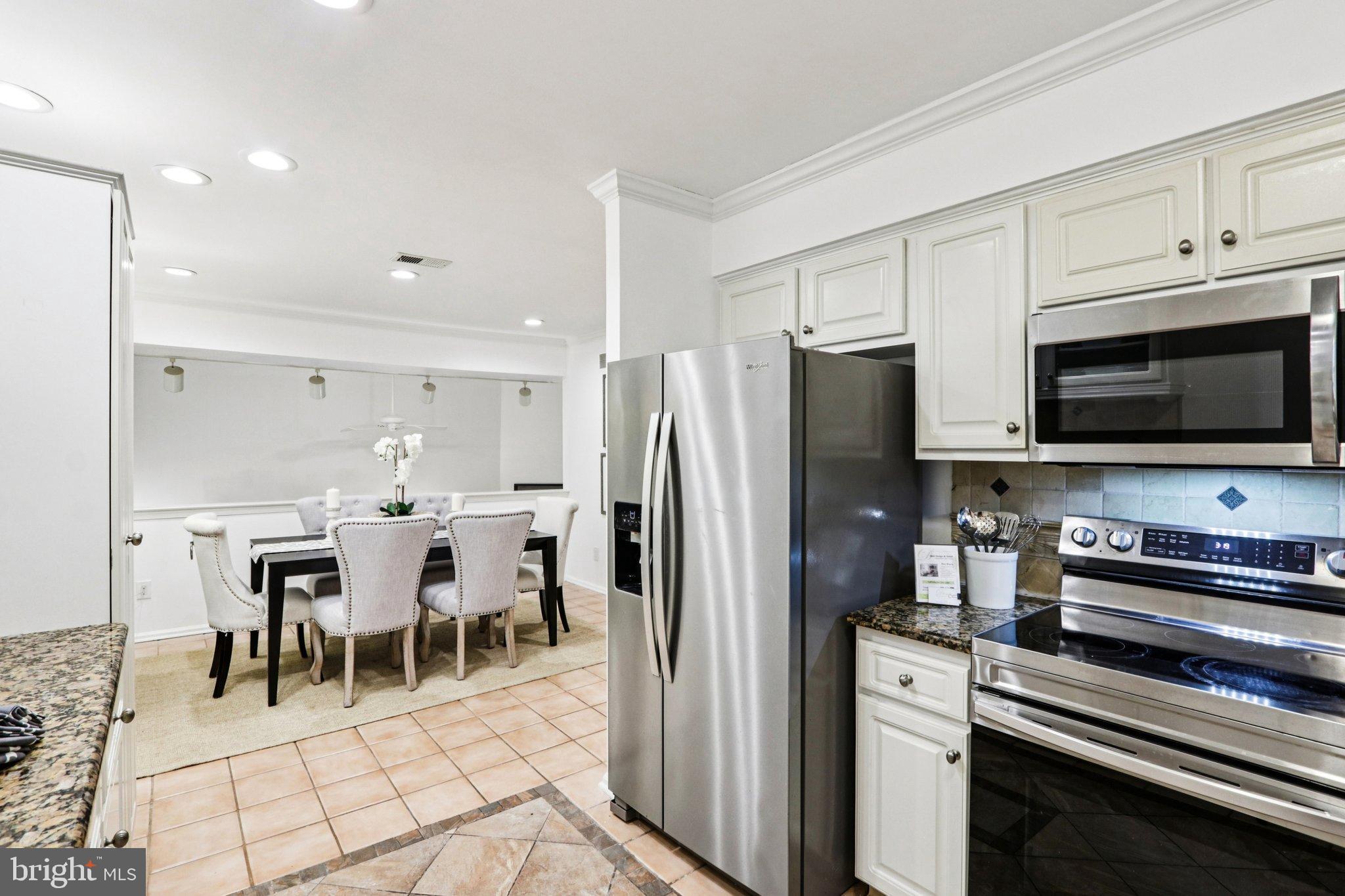120 Eaton Drive Wayne, PA 19087 - Photo 16 of 58 Eat In Kitchen