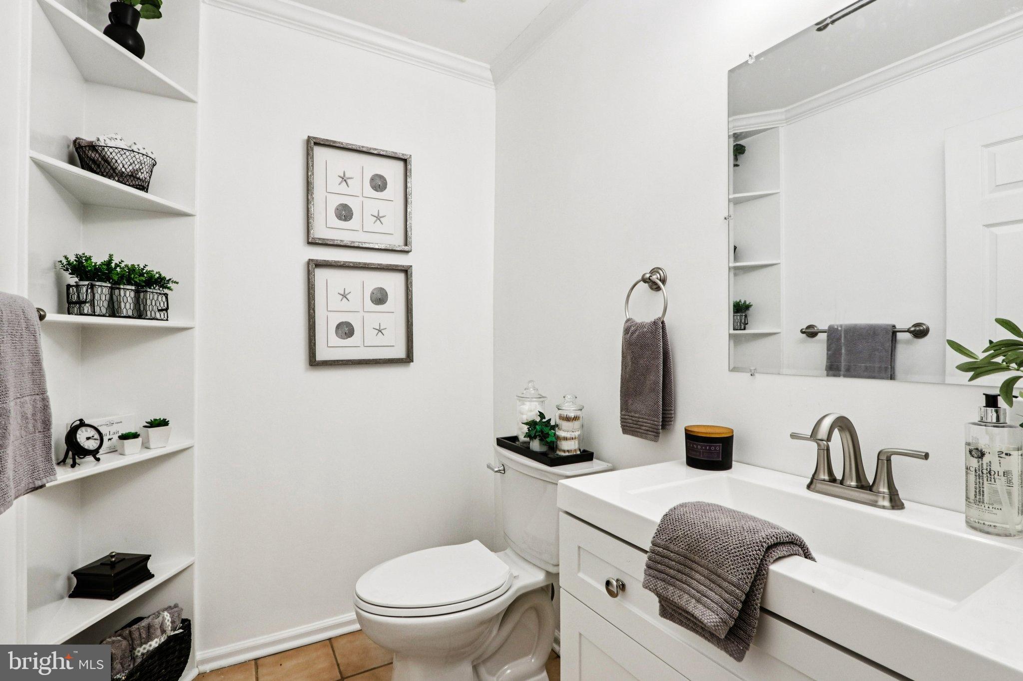 120 Eaton Drive Wayne, PA 19087 - Photo 8 of 58 1st Floor Powder Room (Ground Level)