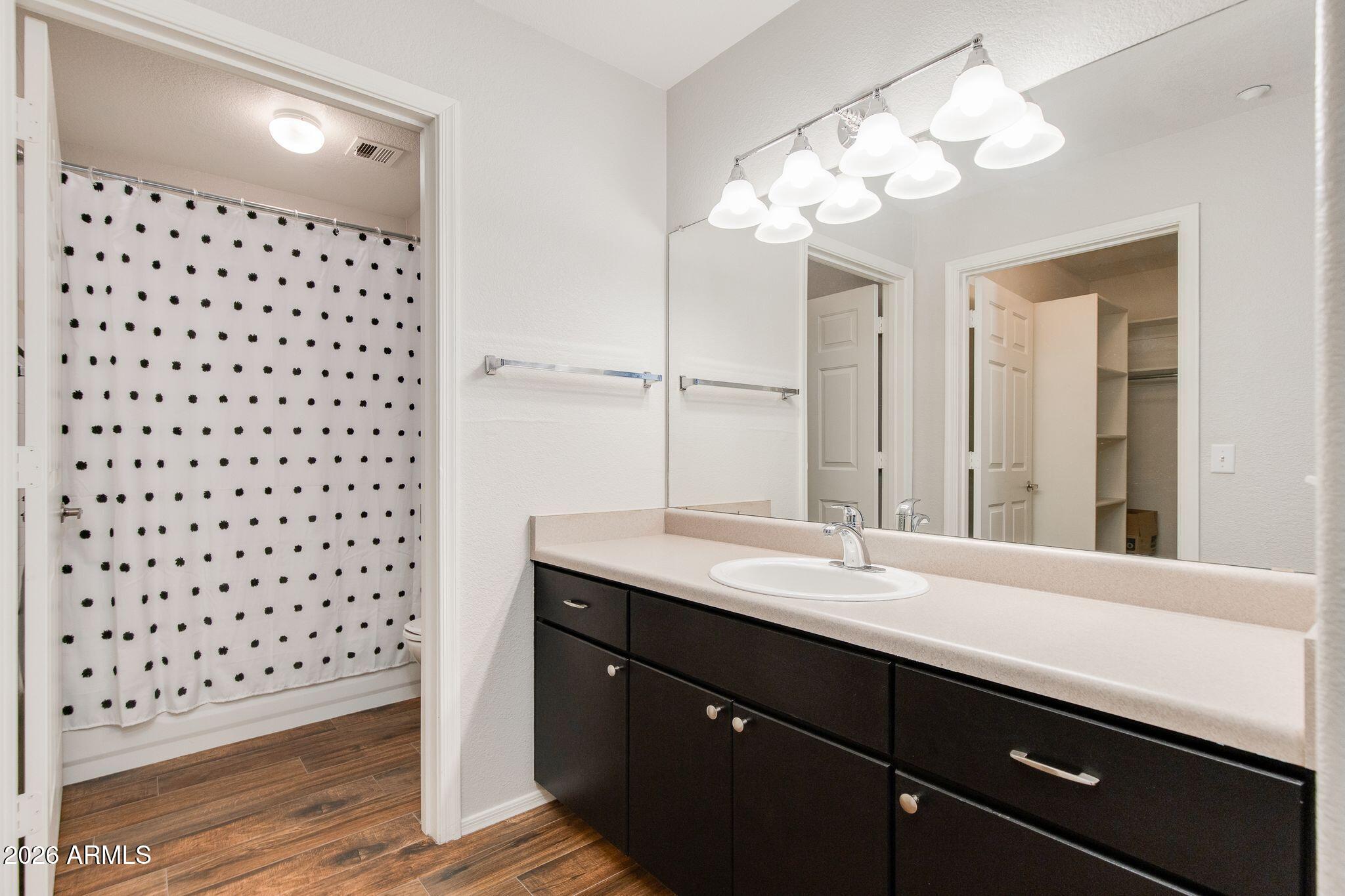 5303 North 7th Street, Unit 215 Phoenix, AZ 85014 - Photo 5 of 30 Bathroom 2