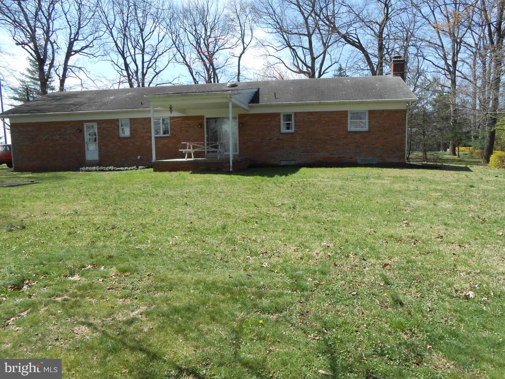 1666 Shumaker Road Manheim, PA 17545 - Photo 8 of 29