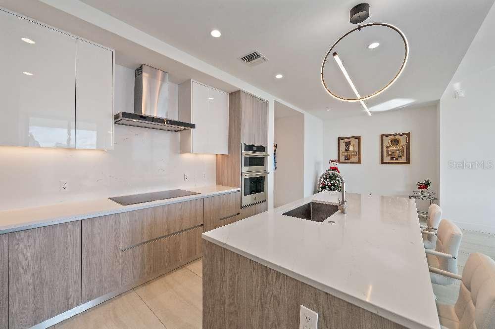 301 Quay Commons, Unit 1707 Sarasota, FL 34236 - Photo 14 of 54