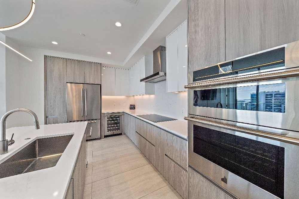 301 Quay Commons, Unit 1707 Sarasota, FL 34236 - Photo 16 of 54