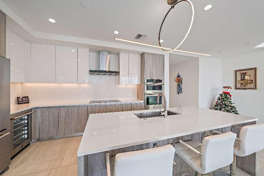 301 Quay Commons, Unit 1707 Sarasota, FL 34236 - Photo 17 of 54