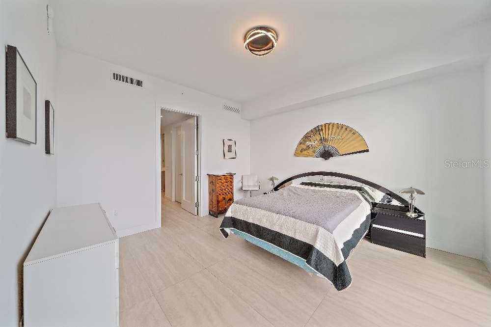 301 Quay Commons, Unit 1707 Sarasota, FL 34236 - Photo 20 of 54