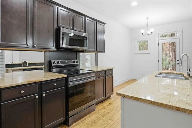 $349,900 | 501 Ridge View Crossing, Woodstock, GA 30188