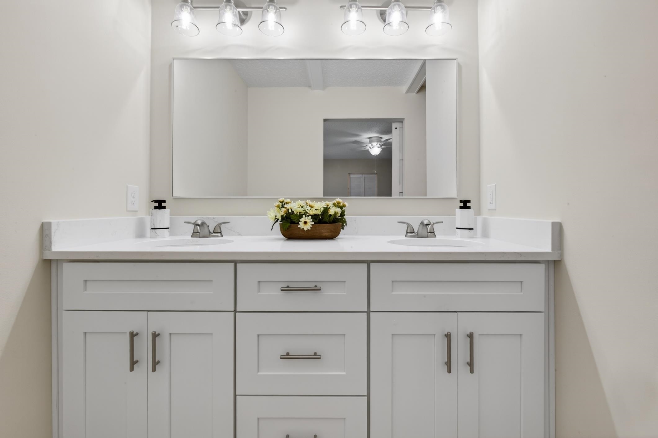 37 Madeore Street St. Augustine, FL 32084 - Photo 32 of 45 Full bathroom with double vanity