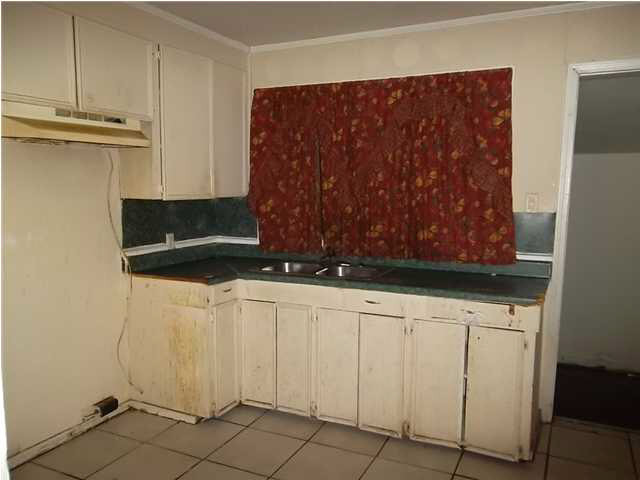4572 Hanging Moss Road Jackson, MS 39206 - Photo 4 of 7 Kitchen