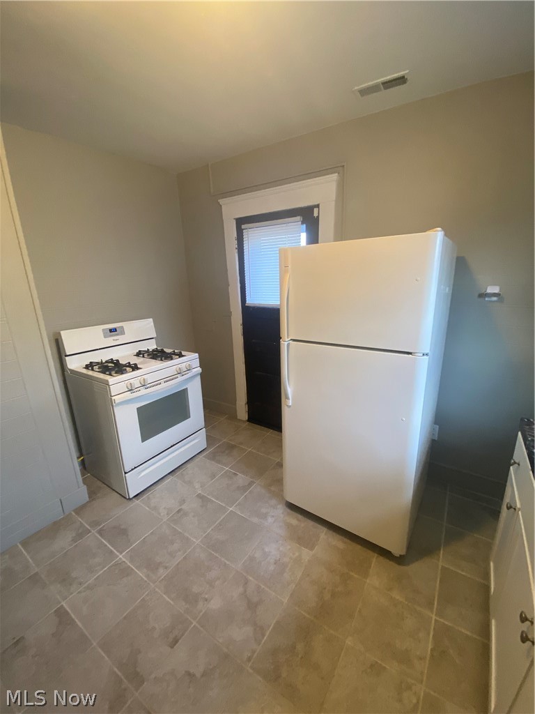 4435 State Road Cleveland, OH 44109 - Photo 3 of 12
