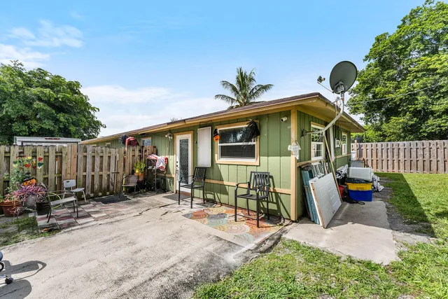 $584,000 | 2907 Apalachee Road, Palm Springs, FL 33406