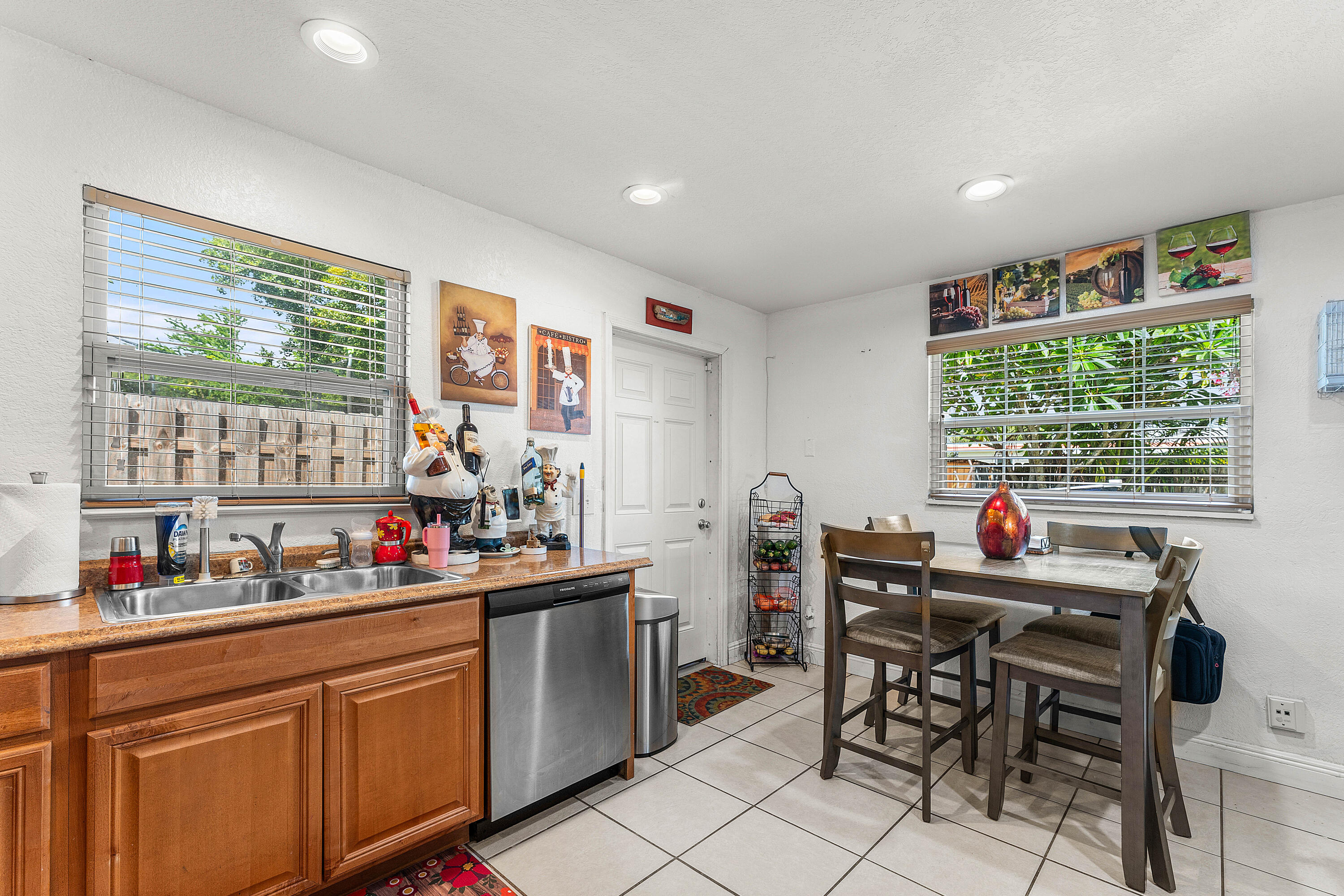 2907 Apalachee Road Palm Springs, FL 33406 - Photo 9 of 27