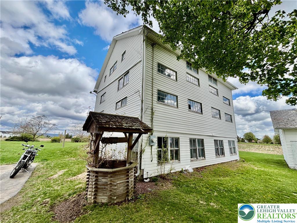 282 Young Road Nazareth, PA 18064 - Photo 4 of 21