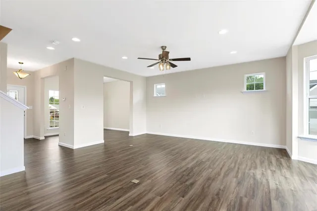 $430,900 | 1 Winslow @ Ryehill Manor Street, St. Peters, MO 63376