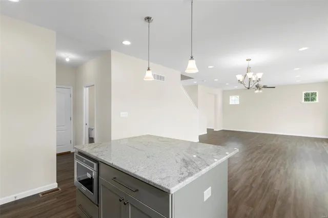 $430,900 | 1 Winslow @ Ryehill Manor Street, St. Peters, MO 63376