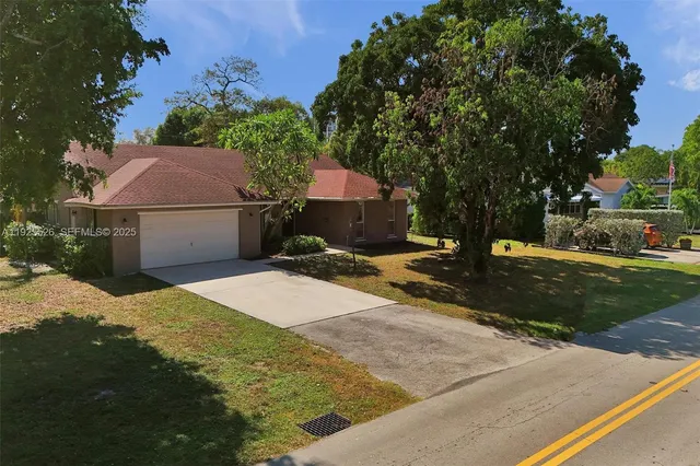 $899,999 | 620 Northeast 2nd Street, Pompano Beach, FL 33060