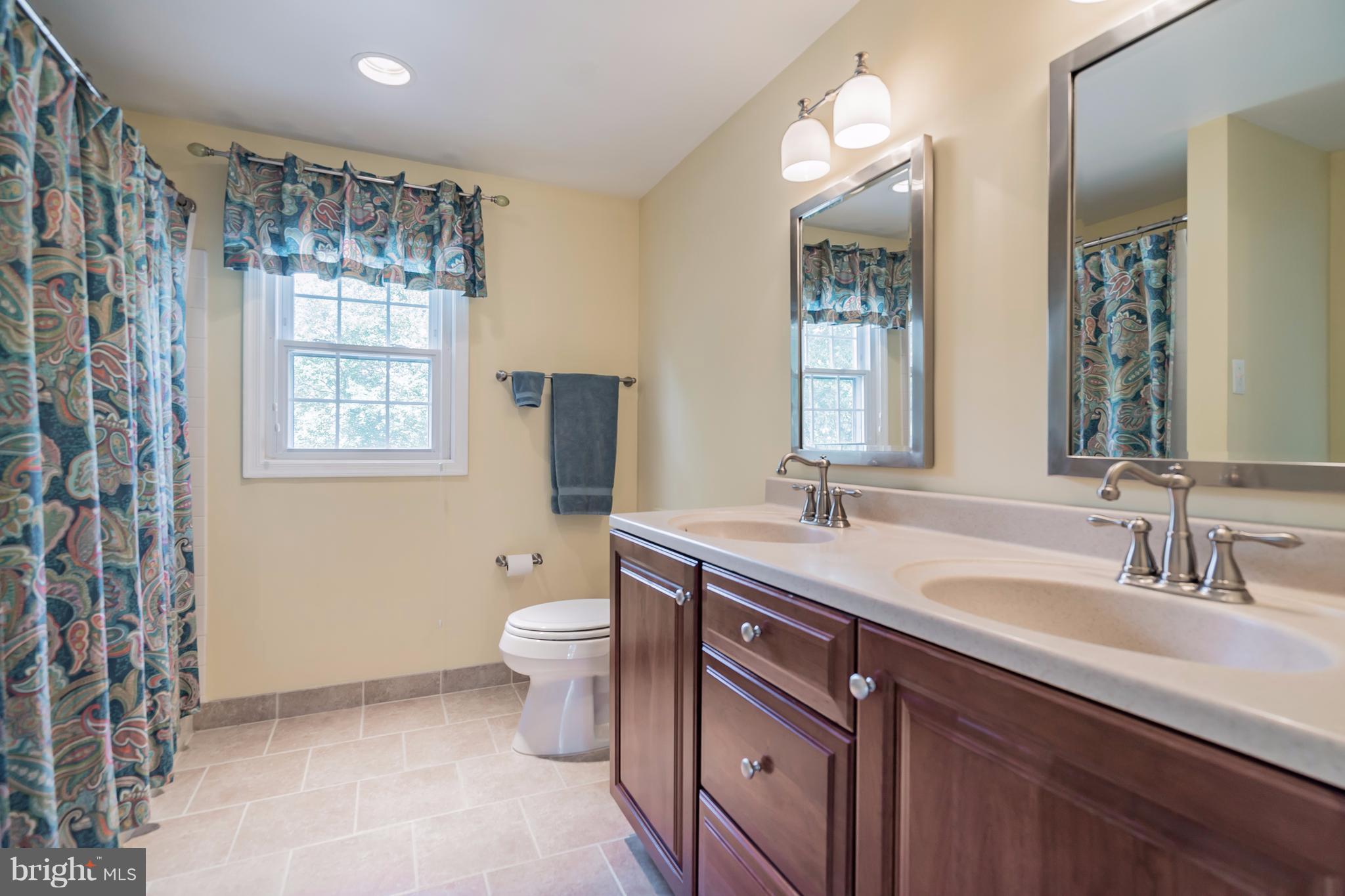 4313 Sir Walter Road Olney, MD 20832 - Photo 19 of 30 Hall Bath